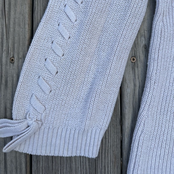 american eagle v-neck cream knit sweater with sleeves and ties - Picture 6 of 9